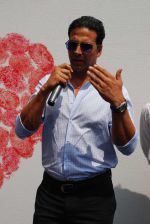 Akshay Kumar at Happy Heart Carnival in S L Raheja Hospital on World Heart Day on 28th Sept 2012 (5).jpg